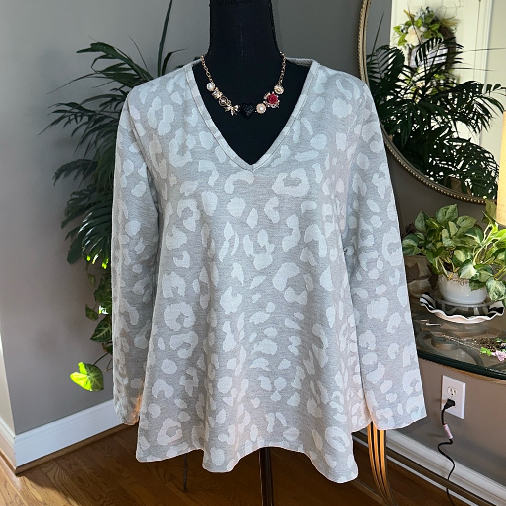 Buddy Basics Leopard Print Long-Sleeve Shirt Size Large Euc